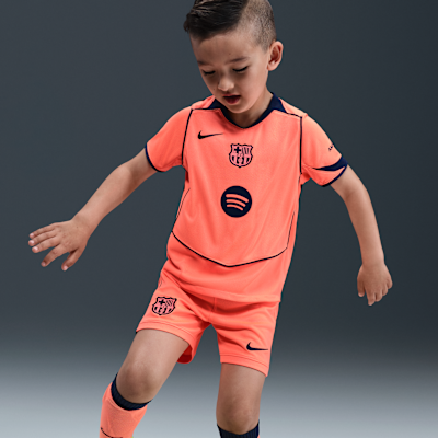 FC Barcelona 2025/26 Stadyum Üçüncü Nike Dri-FIT Total 90 3 Parça Küçük Çocuk Futbol Forması