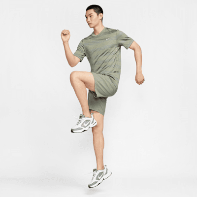 Nike Primary Men's Dri-FIT Short-Sleeve Fitness Top