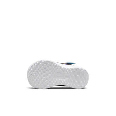 Nike Revolution 6 SE | Image 1