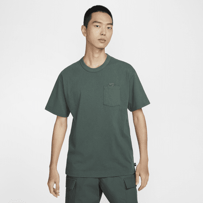 เสื้อยืดผู้ชายมีกระเป๋า Nike Sportswear Premium Essentials