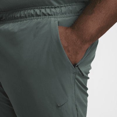 Nike Unlimited vielseitige Dri-FIT Hose mit Reißverschluss am Bündchen für Herren