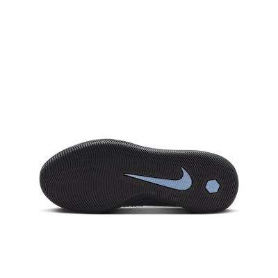 Nike Jr. Phantom 6 Low Academy Big Kids' Indoor/Court Soccer Shoes