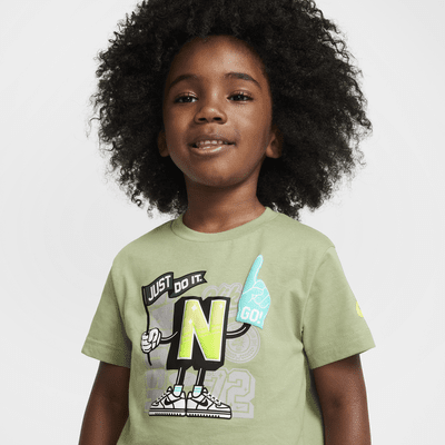 Playera con gráfico infantil Nike Step Up Your Game