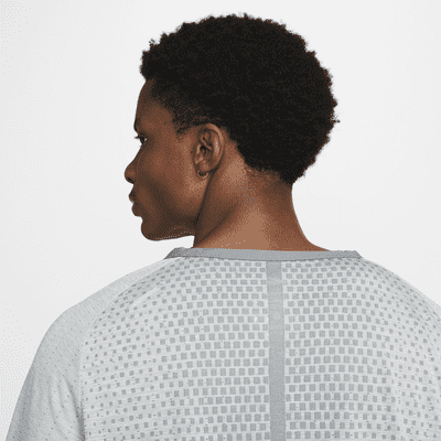 Maglia da running a manica corta Dri-FIT ADV Nike TechKnit – Uomo