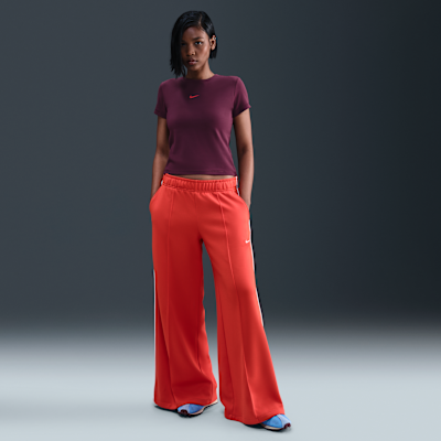 Slank Nike Sportswear-croptop til kvinder