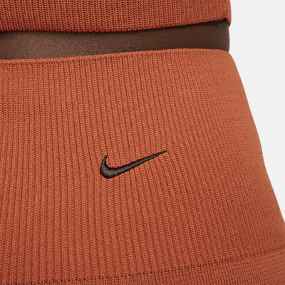 Pants acampanados de tiro alto ajustados y suéter para mujer Nike Sportswear Chill Knit