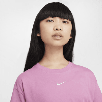 Nike Sportswear Essential Older Kids' (Girls') T-Shirt. Nike UK