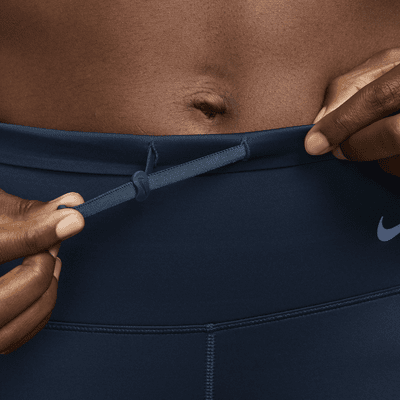 Højtaljede Nike Go-cykelshorts (20 cm) med fast støtte og lommer til kvinder