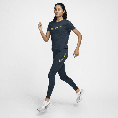 Playera de correr de manga corta Dri-FIT con gráfico para mujer Nike One