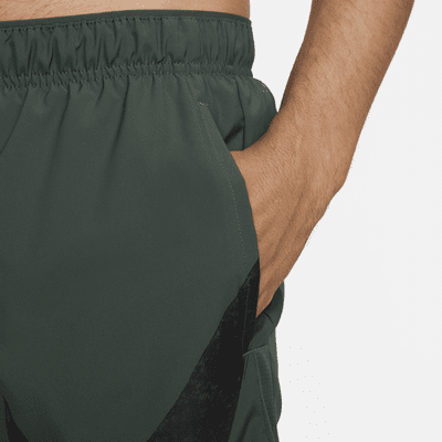 Nike Challenger Swoosh Dri-FIT hardloopshorts voor heren (13 cm)