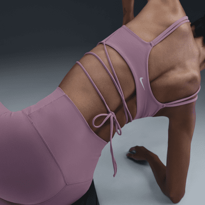 Dámská sportovní podprsenka Nike Zenvy Strappy Wrap s vycpávkami a lehkou oporou