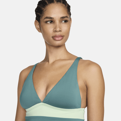 Top de tankini con cuello en V para mujer Nike Swim Essential