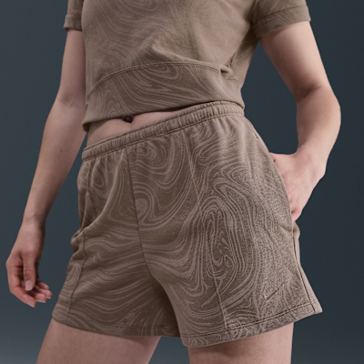 Shorts de French Terry con estampado de tiro medio para mujer Nike Sportswear Chill Terry