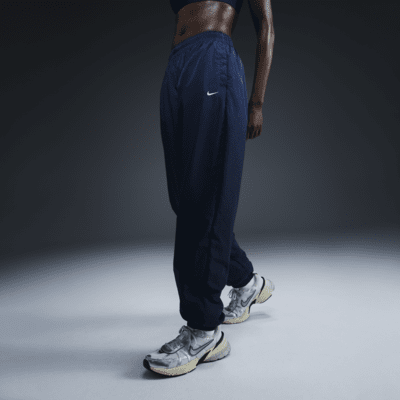 Joggers de tejido Woven oversized de tiro medio para mujer Nike Sportswear Essential