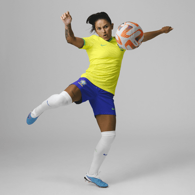 Jersey de fútbol Nike Dri-FIT de Brasil local 2023 Stadium para mujer