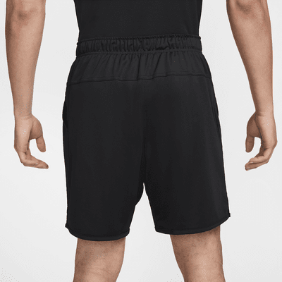 Shorts versátiles Dri-FIT de 18 cm sin forro para hombre Nike Totality