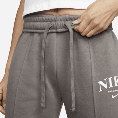 nike sportswear essential collection