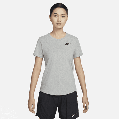 Nike Sportswear Club Essentials 女款 T 恤