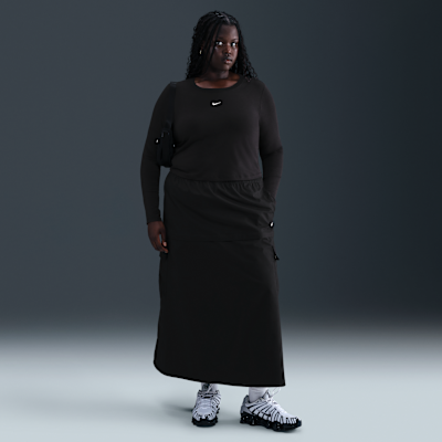 Långärmad kort tröja Nike Sportswear Chill Knit med slimmad passform för kvinnor (Plus Size)
