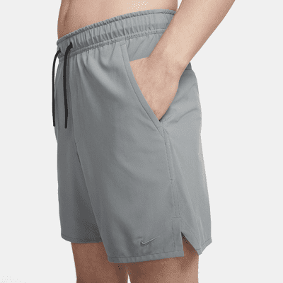 Shorts versátiles sin forro Dri-FIT de 18 cm para hombre Nike Unlimited