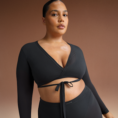 NikeSKIMS Weightless Layers Women's Long-Sleeve Wrap Top