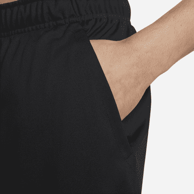 Calções versáteis sem forro de 18 cm Dri-FIT Nike Totality para homem