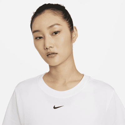 เสื้อยืดผู้หญิงทรงหลวม Nike Sportswear Essential