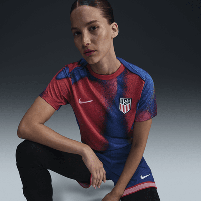 Playera de fútbol de manga corta Nike Dri-FIT para antes del partido para mujer USMNT Academy Pro