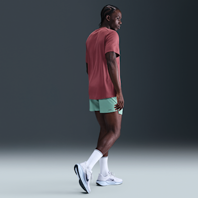 Short de running avec sous-short intégré Dri-FIT Nike Stride 13 cm pour homme