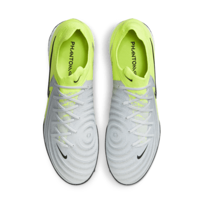 Tacos de fútbol TF de corte low Nike Phantom GX 2 Pro