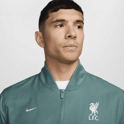 Pánský tkaný fotbalový bomber Nike Liverpool FC Sport Essentials bez podšívky