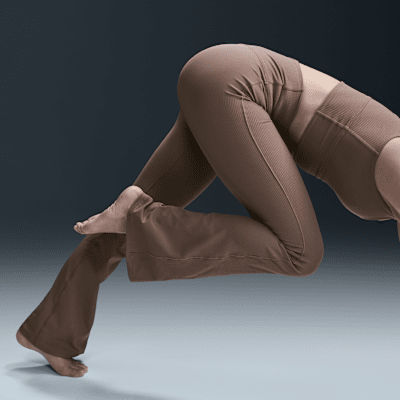 Nike Zenvy Rib legging met hoge taille, lichte ondersteuning en wijde pijpen voor dames