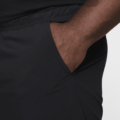 Shorts versátiles Dri-FIT de 18 cm sin forro para hombre Nike Unlimited Swoosh