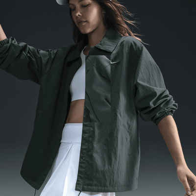 Nike Sportswear Essential Oversize-UV-Coaches-Jacke aus gewebtem Material (Damen)