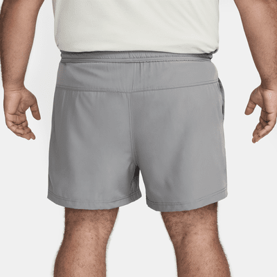 Shorts versátiles Dri-FIT de 13 cm sin forro para hombre Nike Form