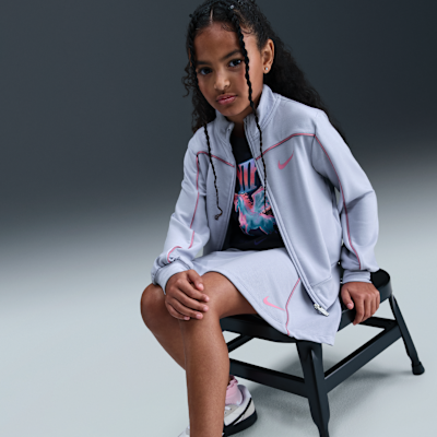 Conjunto deportivo de 2 piezas con falda scooter para niña talla pequeña Nike Varsity Prep