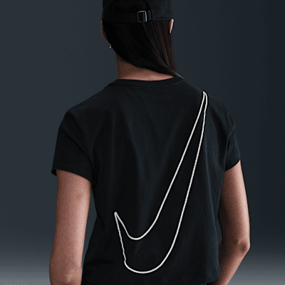 Playera de manga corta con gráfico cropped para mujer Nike Sportswear Club
