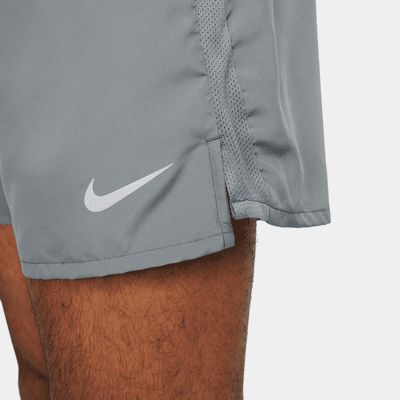 Nike Challenger Pantalón corto de running Dri-FIT de 13 cm con malla interior - Hombre