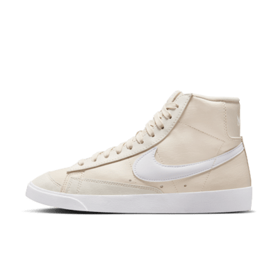 รองเท้าผู้หญิง Nike Blazer Mid '77