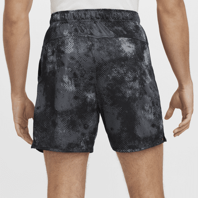 Shorts de fitness Dri-FIT de 18 cm sin forro para hombre Nike Totality Camo