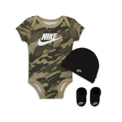 Nike Club Camo Bodysuit, Hat and Booties Set Baby 3-Piece Set