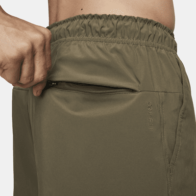 Shorts versátiles sin forro Dri-FIT de 23 cm para hombre Nike Unlimited