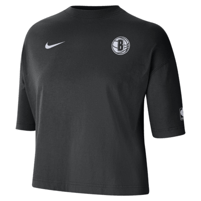 Playera Nike Courtside de la NBA de corte cuadrado para mujer Brooklyn Nets 2023/24 City Edition