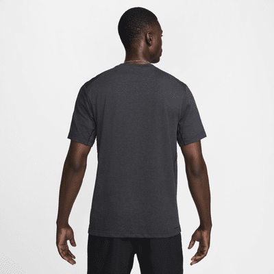 Haut à manches courtes Dri-FIT Nike Primary Swoosh pour homme