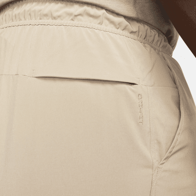 Shorts versátiles sin forro Dri-FIT de 13 cm para hombre Nike Unlimited