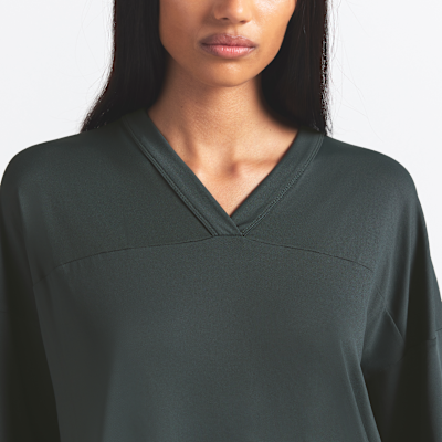 Playera oversized con cuello en V para mujer NikeSKIMS Airy