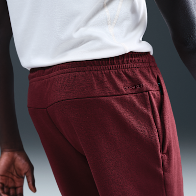 Joggers de alto rendimiento Dri-FIT con protección UV para hombre Nike Primary Fleece