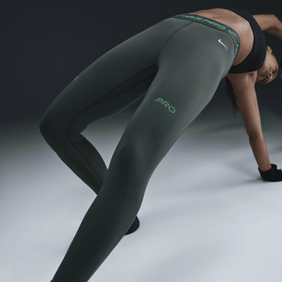 Nike Pro 7/8-Tights mit mittelhohem Bund und Grafik für Damen