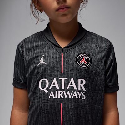 Conjunto de três peças de futebol Replica Jordan do quarto equipamento Stadium Paris Saint-Germain 2025/26 para criança