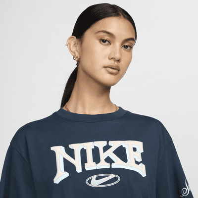 Damski T-shirt o luźnym skróconym kroju z krótkim rękawem Nike Sportswear